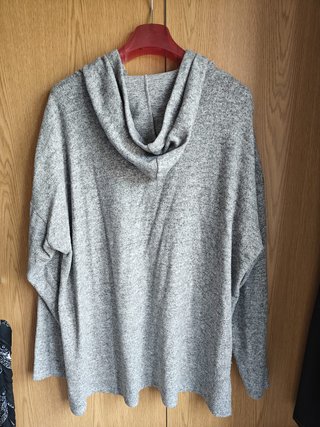 Sweatshirt cinzenta com detalhes em renda
