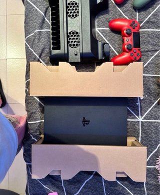 PS4 (PlayStation 4)
