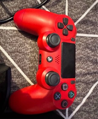 PS4 (PlayStation 4)