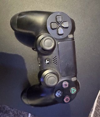 PS4 (PlayStation 4)