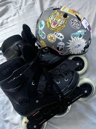 Patines en línea talla 41/42 + Casco M-Cro