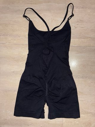 Mono deportivo corto negro