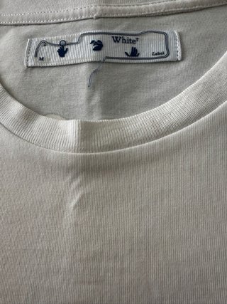 T-shirt Off-White com padrão de setas azul