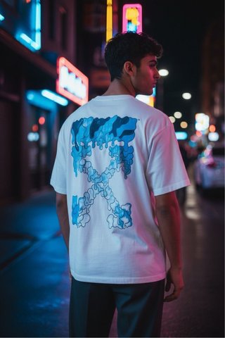 T-shirt Off-White com padrão de setas azul