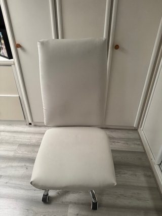Silla de escritorio blanca