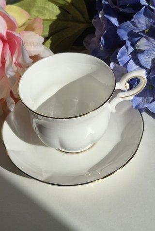 Taza y platillo de porcelana inglesa
