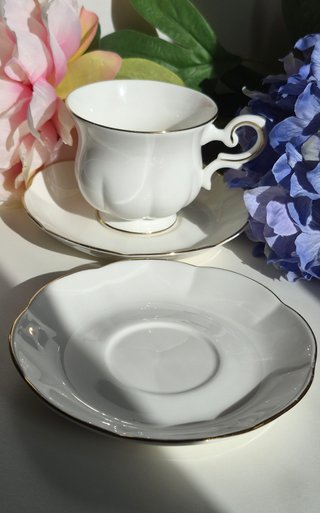 Taza y platillo de porcelana inglesa