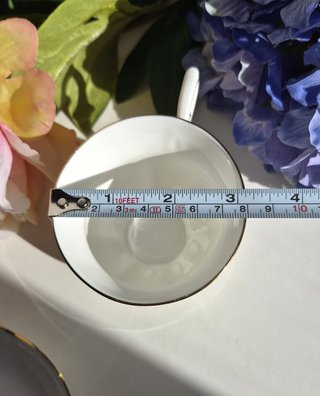 Taza y platillo de porcelana inglesa