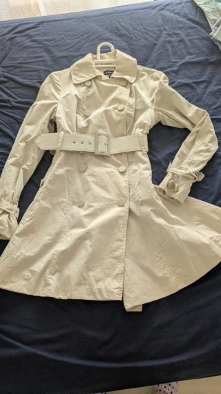 Gabardina blanco roto ,marca Bebe