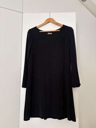 Vestido negro evasé con forro y lazo en espalda