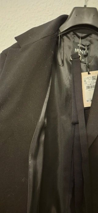 Abrigo Negro Mango