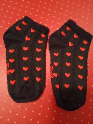 Calcetines C&A negros con corazones rojos talla 38