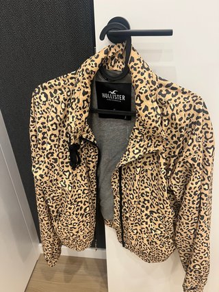 Chaqueta Fina Hollister Estampado Animal Talla S