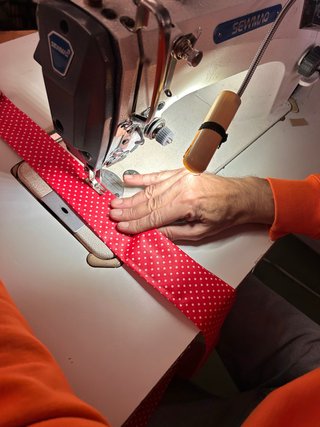 Costurera/o autónoma, muestras y pequeñas produc