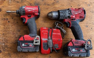 Pack 2 Herramientas Milwaukee M18 con cargador.