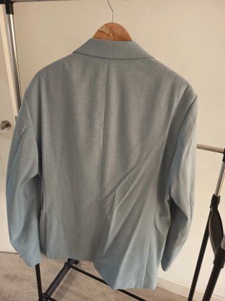 Traje de ceremonia azul y blanco