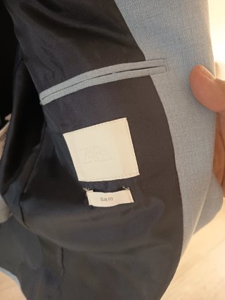 Traje de ceremonia azul y blanco