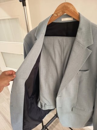 Traje de ceremonia azul y blanco