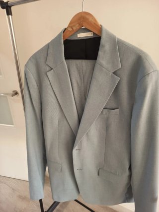 Traje de ceremonia azul y blanco