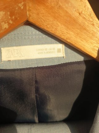 Traje de ceremonia azul y blanco