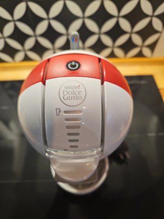 Cafetera Dolce Gusto Frío/Calor Roja