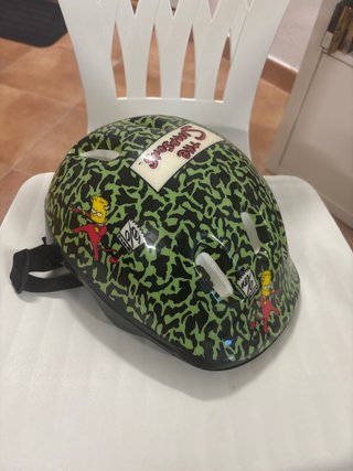Casco de bicicleta o patinete para niño