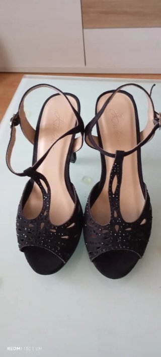 Sandalias de plataforma negras con pedrería