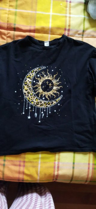 Camiseta Shein Luna Sol Estrellas