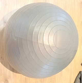 Pelota de fitness gris · fitball