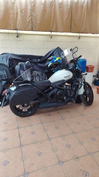 Kawasaki Vulcan 650S Negra y Blanca