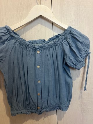 Camisa / top azul de manga corta