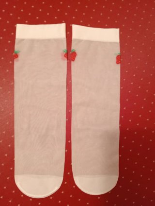 Calcetines transparentes C&A con fresas