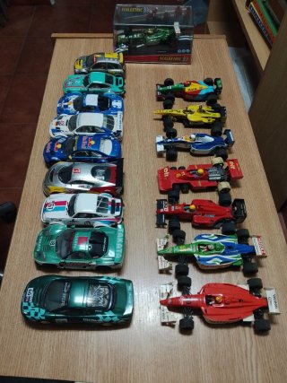 Lote de 17 coches Scalextric y ninco