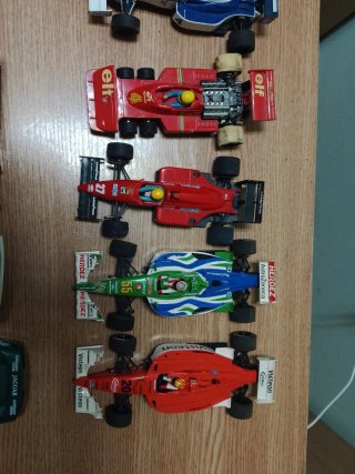 Lote de 17 coches Scalextric y ninco