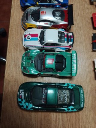 Lote de 17 coches Scalextric y ninco