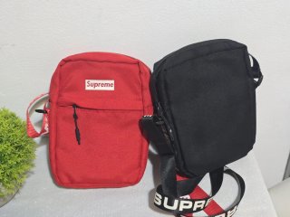 2 Bolsos de hombro Supreme