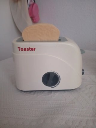 Cocinita. Tostadora de Juguete