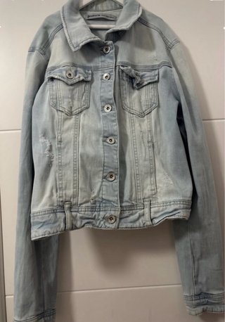 Chaqueta vaquera Stradivarius desgastada