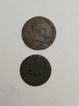 Seis monedas españolas de cobre.