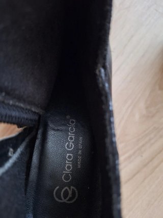 Botines de piel negros