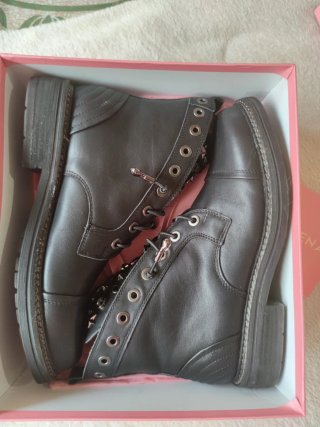 Botines Alma en Pena negros tachuelas talla 41