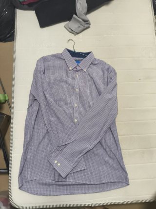 Camisa de cuadros morada y blanca