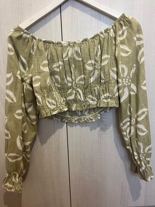 Camisa verde fruncida manga larga