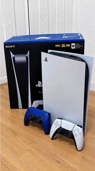 PlayStation 5 Digital Edition + 2 Mandos