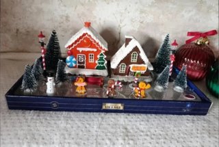 Incantevole set di casette di pan di zenzero per decorare la tua casa a Natale