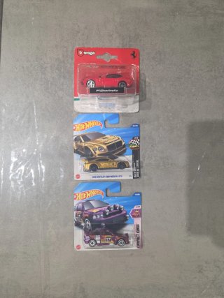 Set 3 modellini auto: 2 Hot Wheels, 1 Burago