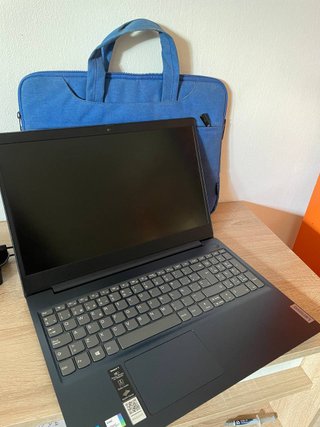 Portátil Lenovo Negro y Azul