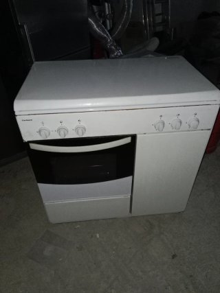 Cocina blanca con horno