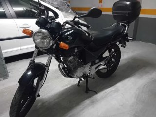 Moto Yamaha YBR 125 Negra
