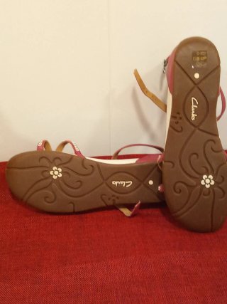Sandalias Clark Rojas y Plateadas Talla 42